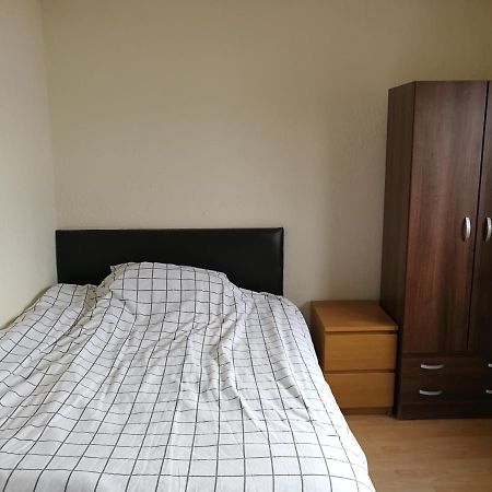 A Double Bedroom Near Glasgow City Centre Not In Great Condition Suitable For Short Stay 외부 사진