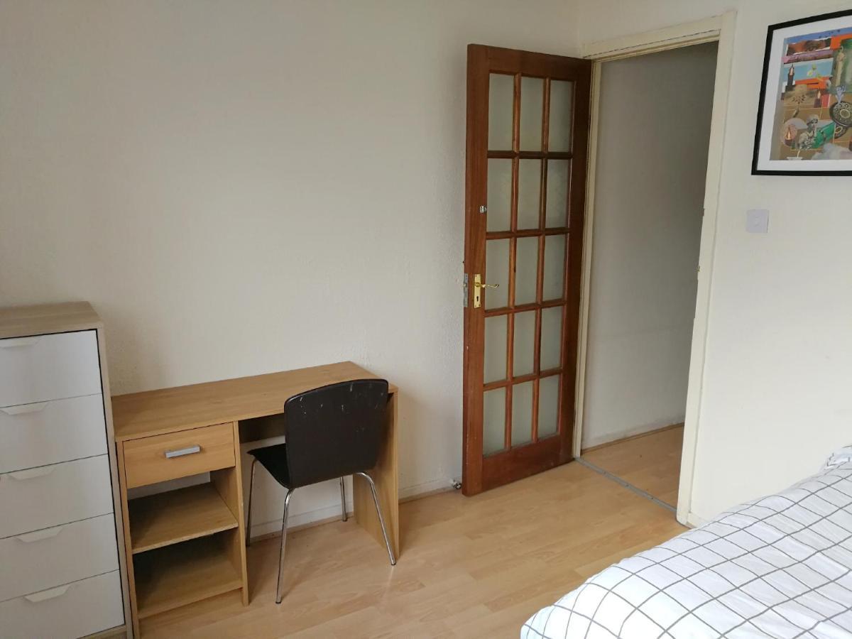 A Double Bedroom Near Glasgow City Centre Not In Great Condition Suitable For Short Stay 외부 사진